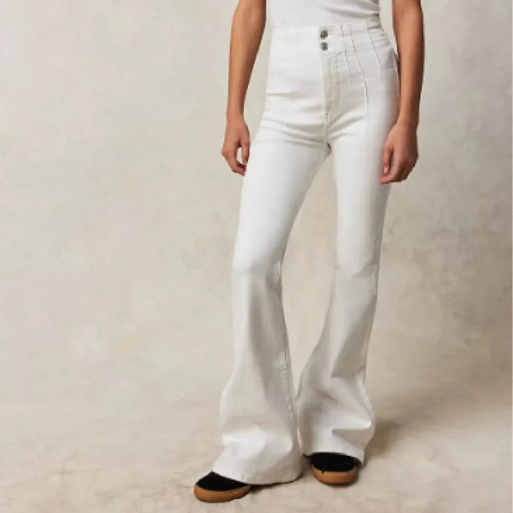 We The Free Jayde High-Waisted Flared White Denim Jeans Women's Size 29 Short - Picture 3 of 9
